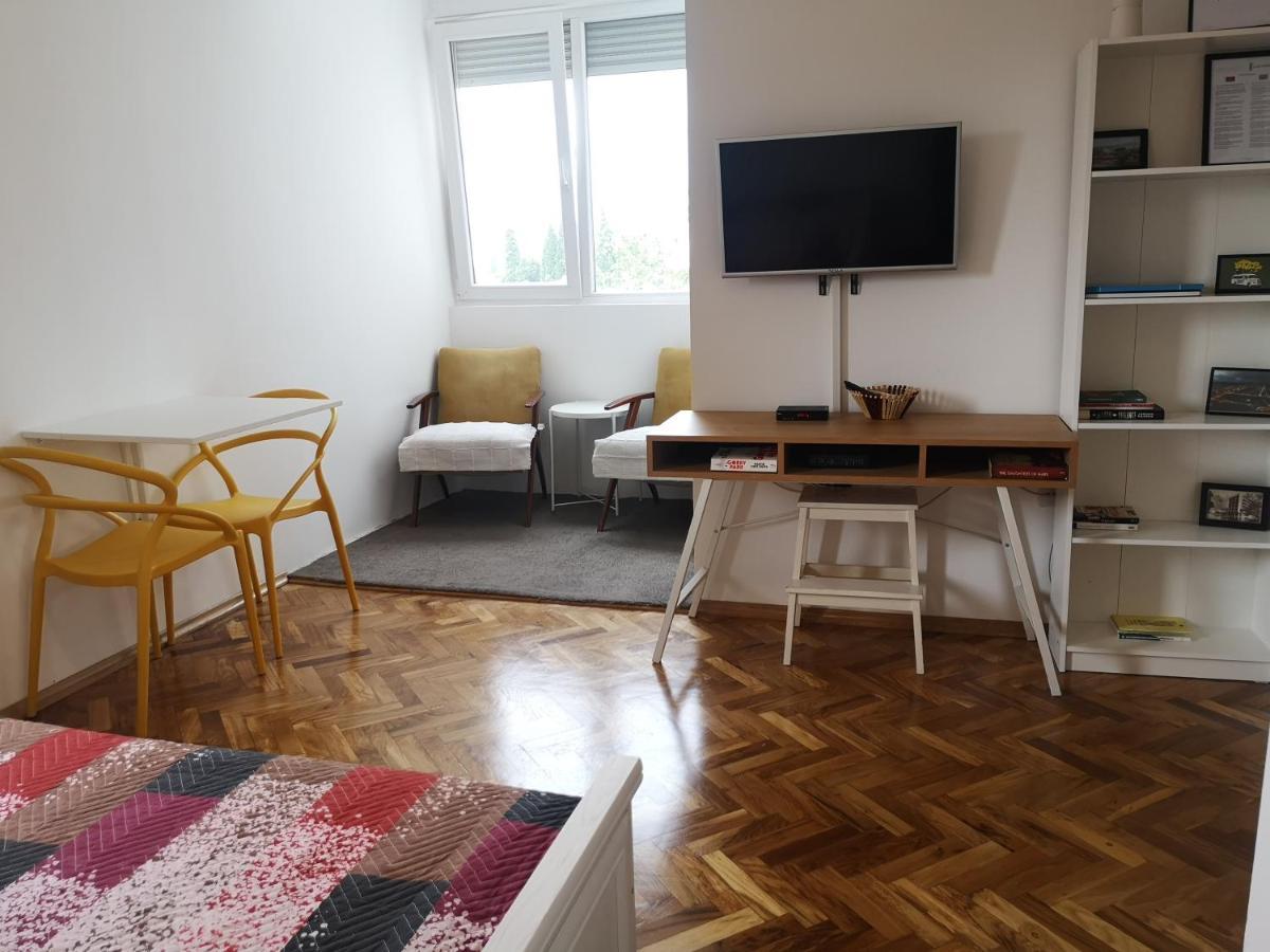 Clock Tower Apartments بودغوريتْسا المظهر الخارجي الصورة