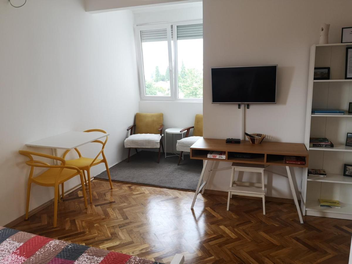 Clock Tower Apartments بودغوريتْسا المظهر الخارجي الصورة